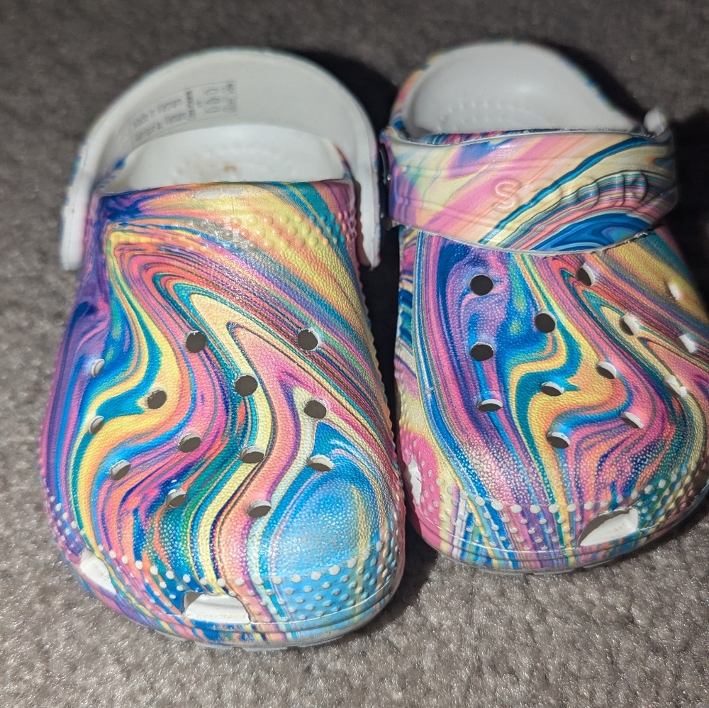 Children's Crocs in rainbow swirl size 5